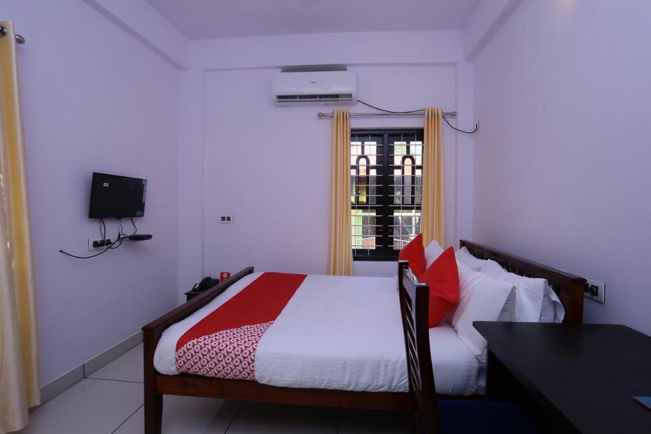 Hotel Oyo 26697 United Residency Kazhakuttam Exteriér fotografie